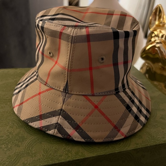 Hat & Shorts 3-6month Unisex worn once - Picture 1 of 3